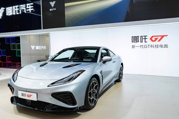 惠州316哪吒汽车在智能汽车领域的表现，领途汽车在新能源汽车市场中的影响力